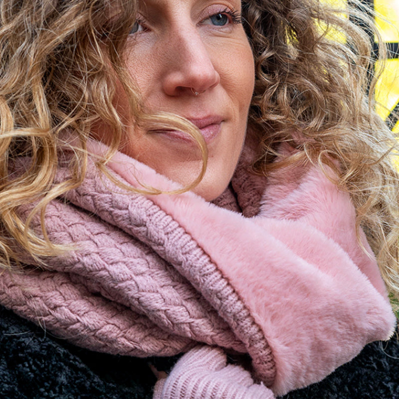 (a4) P.O.M Pink Faux Fur And Knit Twist Snood